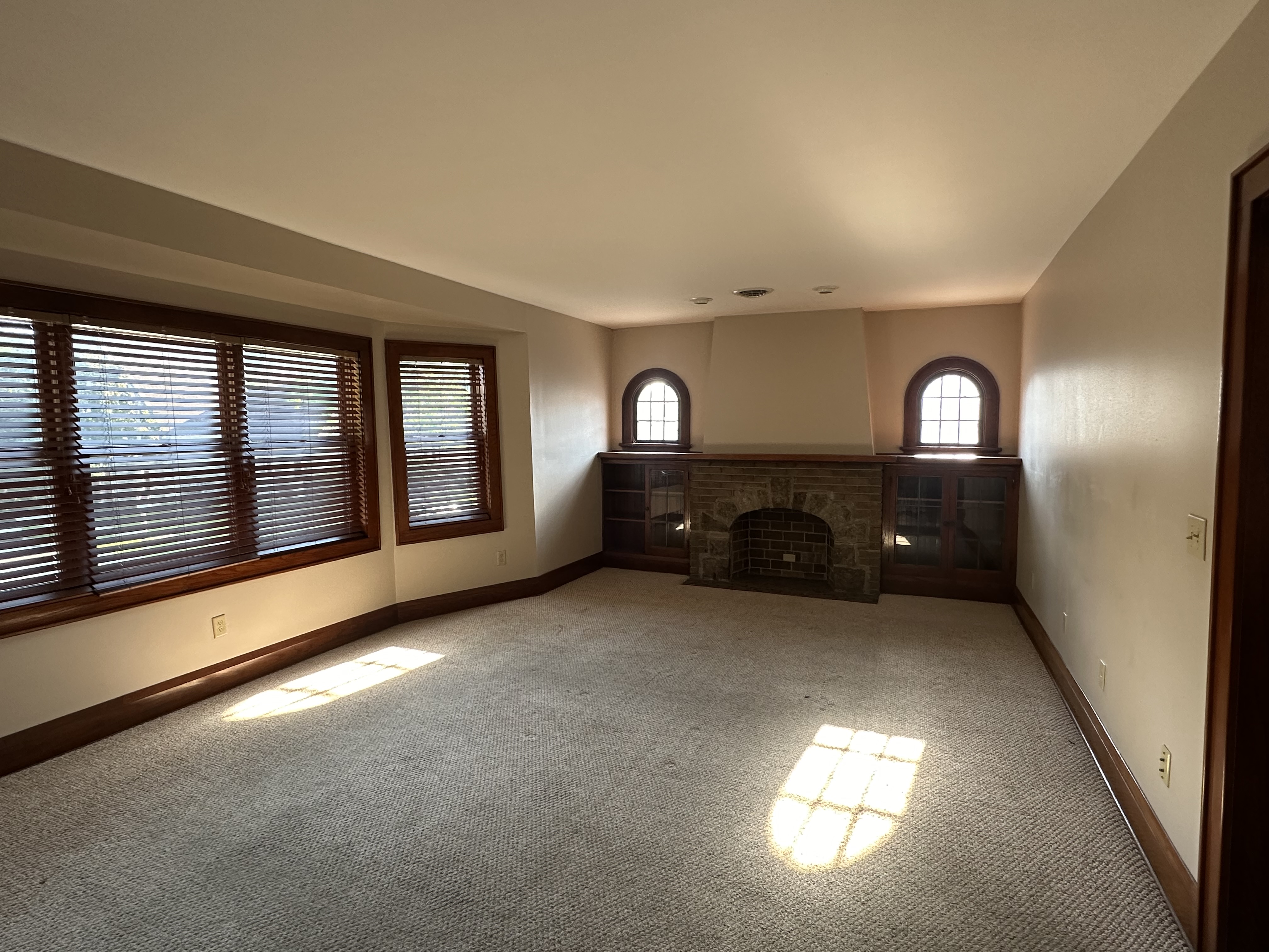 1102 E Oklahoma Ave - Commercial - Upper Unit